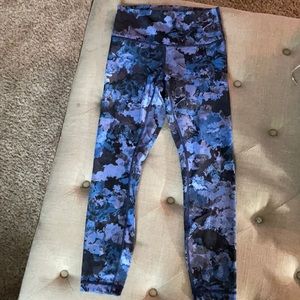 Lululemon leggings size 6
